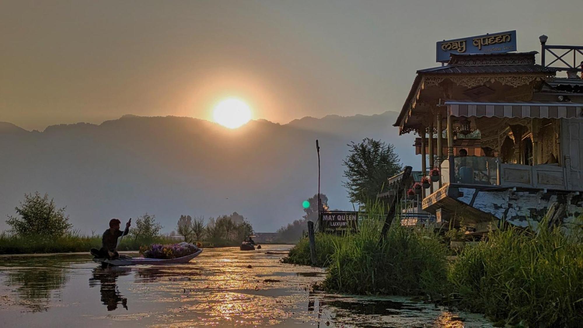 Hotel White House Group Of Houseboats Srīnagar Exterior foto
