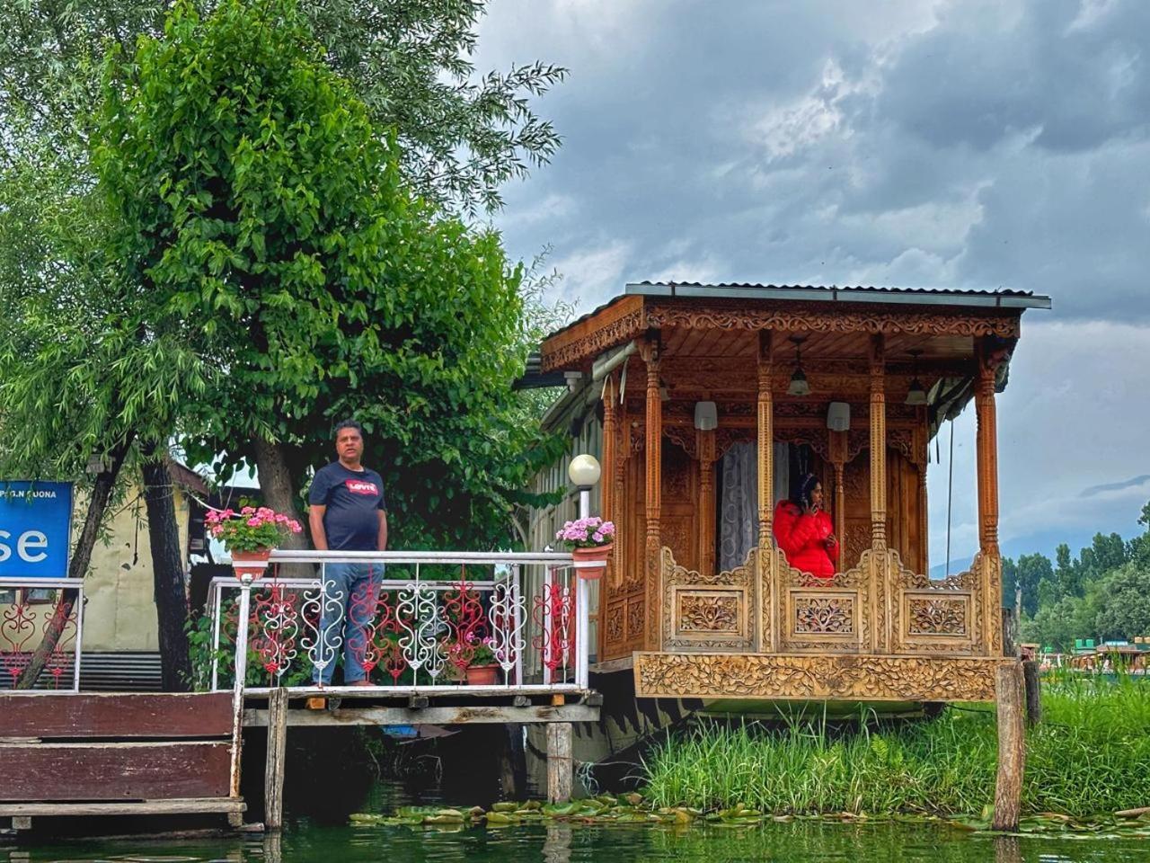Hotel White House Group Of Houseboats Srīnagar Exterior foto