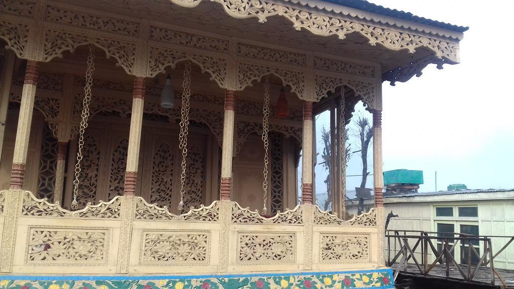 Hotel White House Group Of Houseboats Srīnagar Exterior foto
