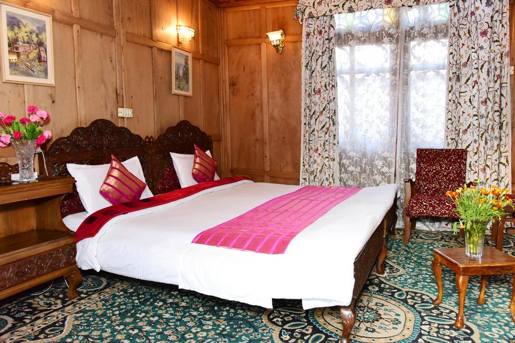 Hotel White House Group Of Houseboats Srīnagar Exterior foto