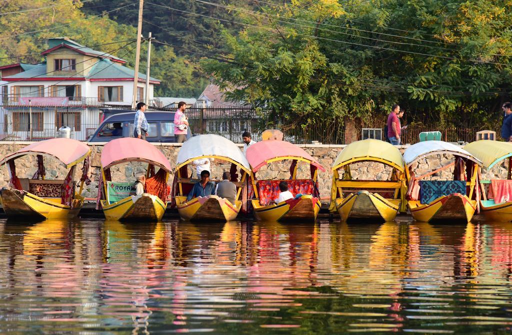 Hotel White House Group Of Houseboats Srīnagar Exterior foto